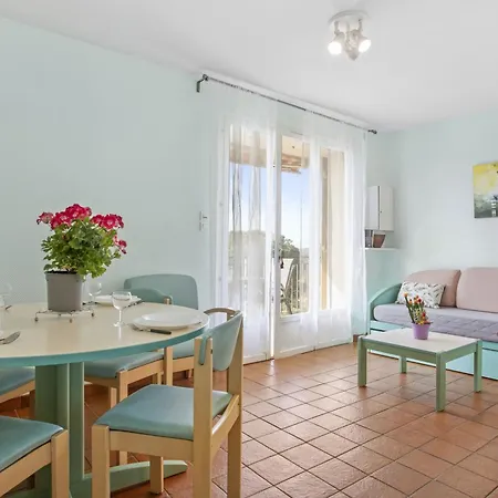 Διαμέρισμα Berliat F2 N°15 *